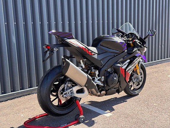 Aprilia RSV4 1100 Factory Indigo shakedown 5 of 5