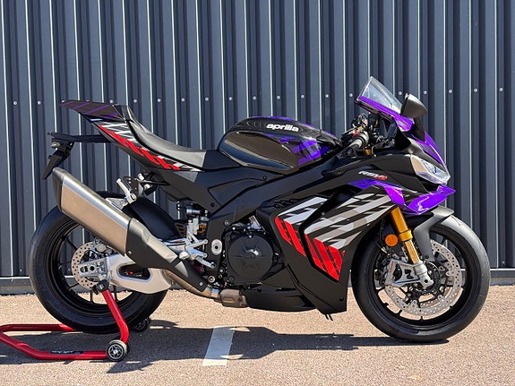 Aprilia RSV4 1100 Factory Indigo shakedown 3 of 5