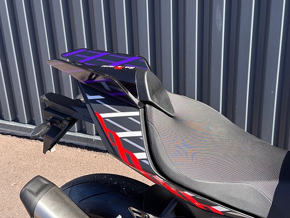 Aprilia RSV4 1100 Factory Indigo shakedown 4 of 5