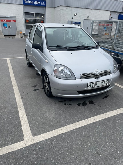 Toyota Yaris 9 of 10