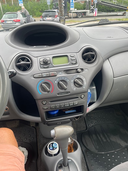 Toyota Yaris 6 of 10