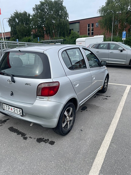 Toyota Yaris 10 of 10