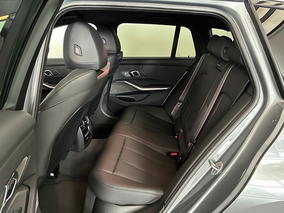 BMW 320 12 of 16