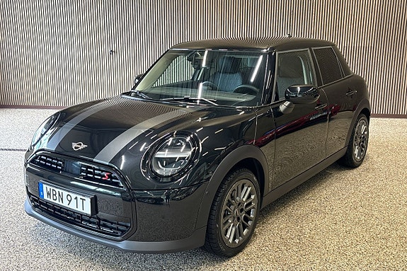 MINI Cooper S 2 of 5