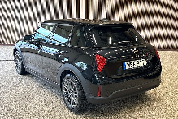 MINI Cooper S 3 of 5