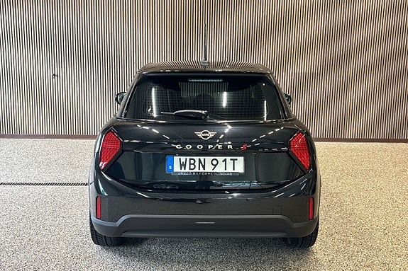 MINI Cooper S 8 of 11