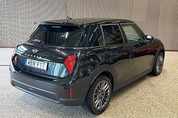 MINI Cooper S 4 of 5