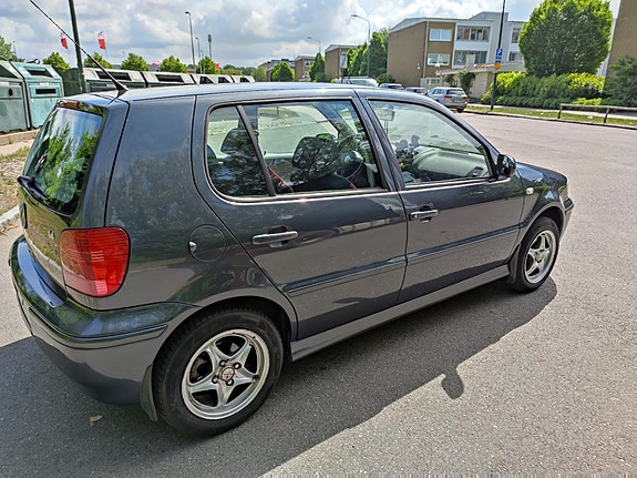 Volkswagen Polo 2 of 4