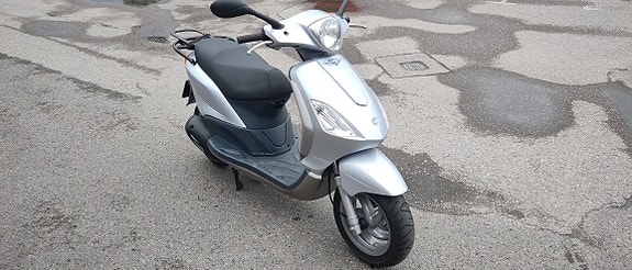 Piaggio Fly 125 2 of 5