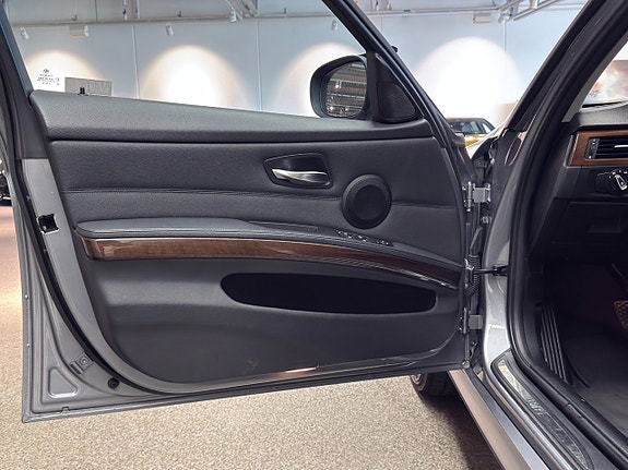 BMW 335i 8 of 19