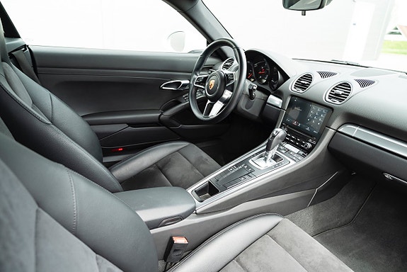 Porsche 718 Cayman 9 of 16