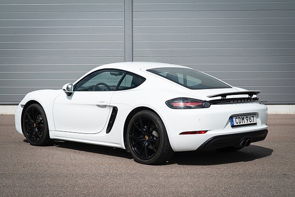 Porsche 718 Cayman 4 of 5