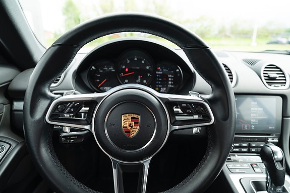 Porsche 718 Cayman 12 of 16