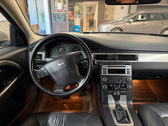 Volvo V70 12 of 15