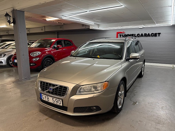 Volvo V70 4 of 5