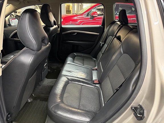 Volvo V70 11 of 15