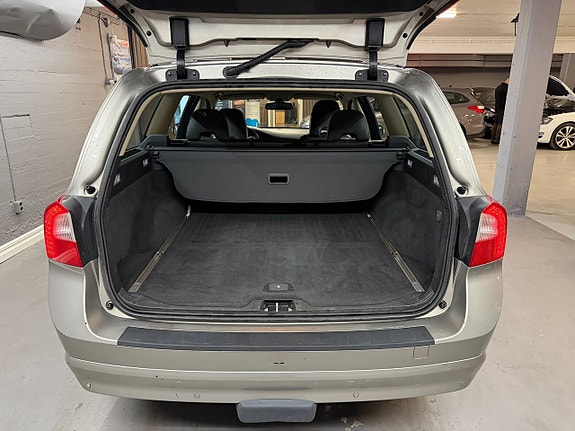 Volvo V70 8 of 15