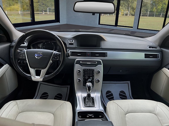Volvo V70 13 of 18