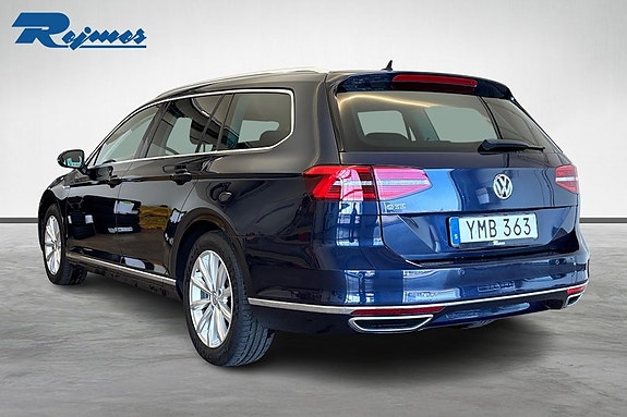 Volkswagen Passat 3 of 5