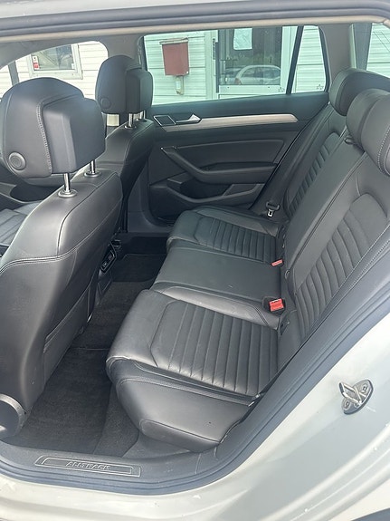 Volkswagen Passat Alltrack 4 of 5