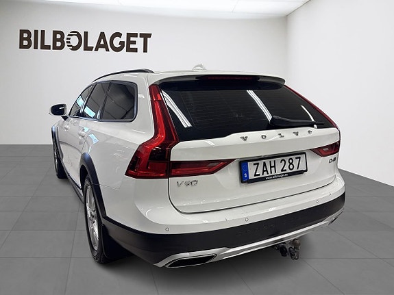 Volvo V90 Cross Country 3 of 5