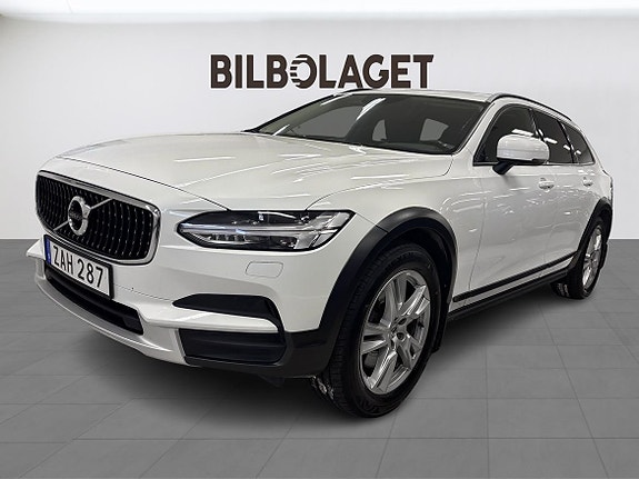 Volvo V90 Cross Country 2 of 5