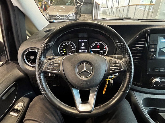 Mercedes-Benz eVito Tourer 6 of 10