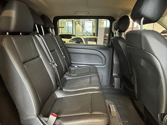 Mercedes-Benz eVito Tourer 3 of 5