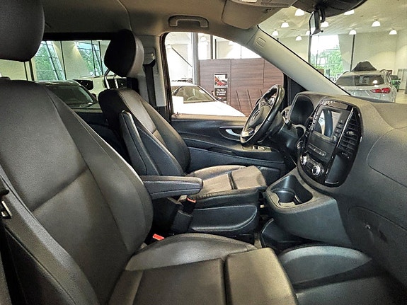 Mercedes-Benz eVito Tourer 4 of 5