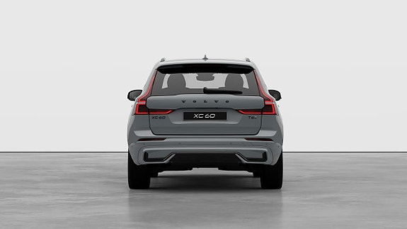 Volvo XC60 2 of 5
