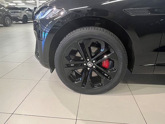 Jaguar F-PACE 3 of 8