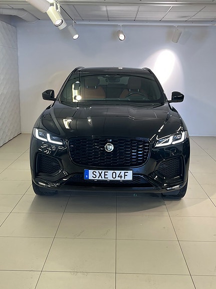 Jaguar F-PACE 2 of 8