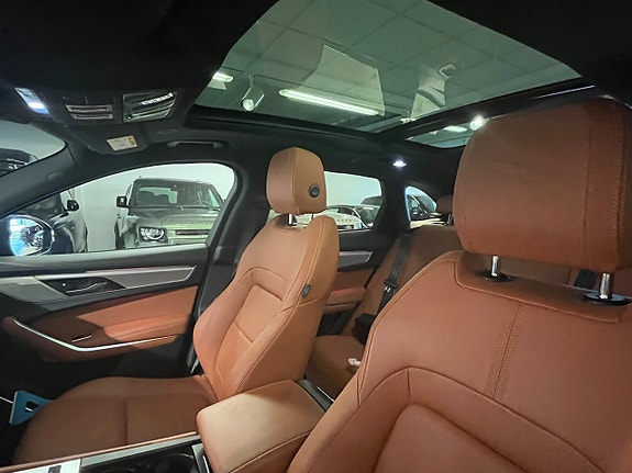 Jaguar F-PACE 5 of 8