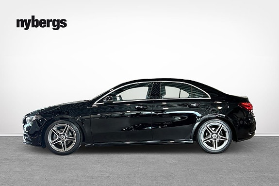 Mercedes-Benz A180 2 of 12