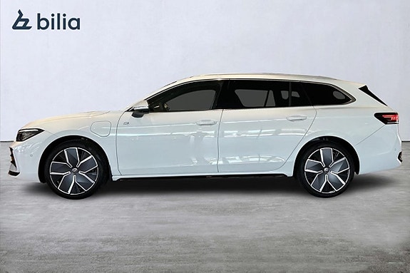 Volkswagen Passat 2 of 5