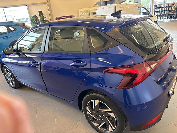 Hyundai i20 2 of 5