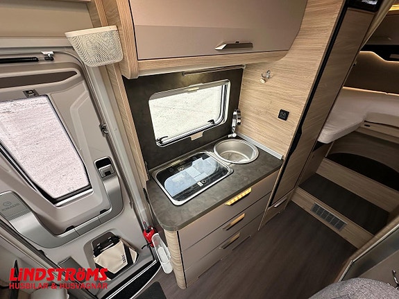 Knaus VAN TI PLUS 650 MEG 2WD 177hk Automat Långbäddar RÄNTA 4,95% 7 of 21