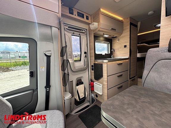 Knaus VAN TI PLUS 650 MEG 2WD 177hk Automat Långbäddar RÄNTA 4,95% 6 of 21