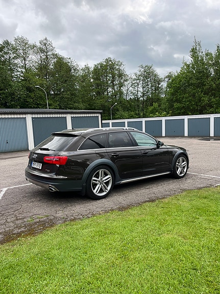 Audi A6 allroad 2 of 5