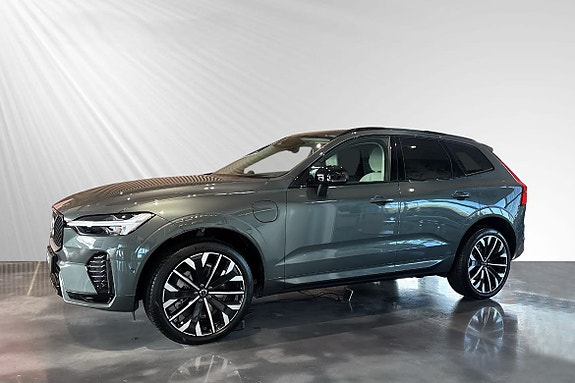 Volvo XC60 2 of 5