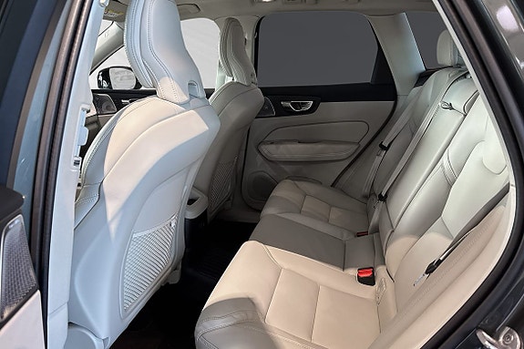 Volvo XC60 7 of 10