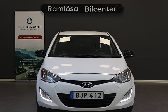Hyundai i20 2 of 5