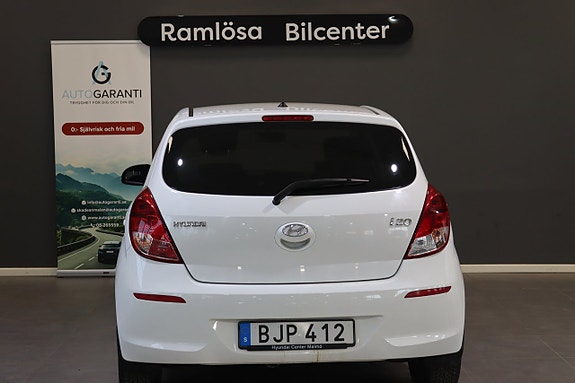 Hyundai i20 8 of 17