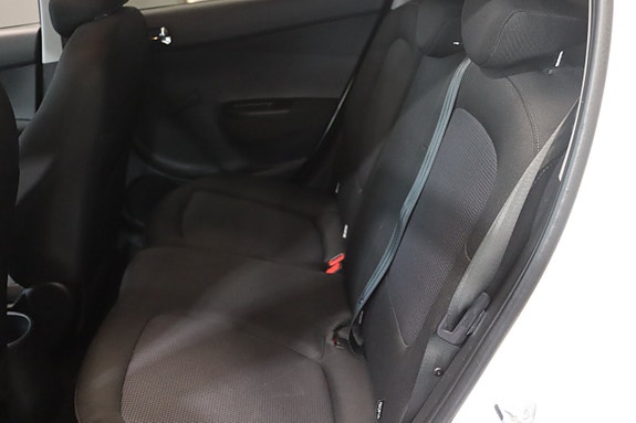 Hyundai i20 13 of 17