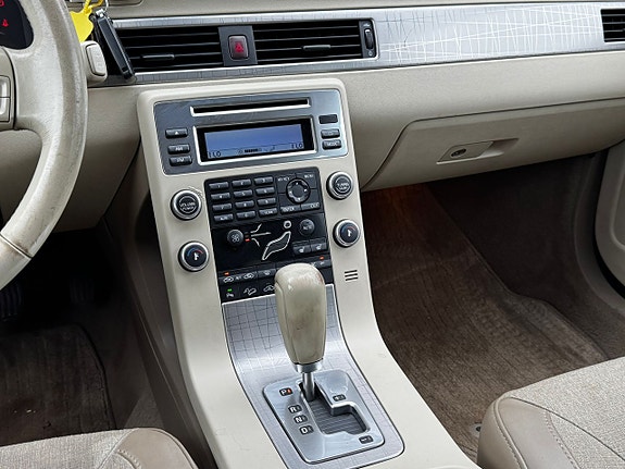 Volvo XC70 12 of 17