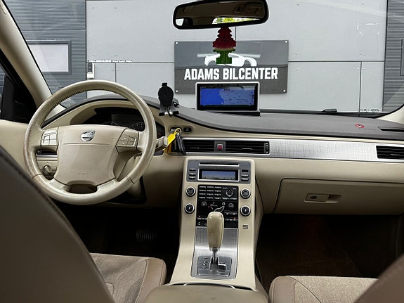 Volvo XC70 10 of 17