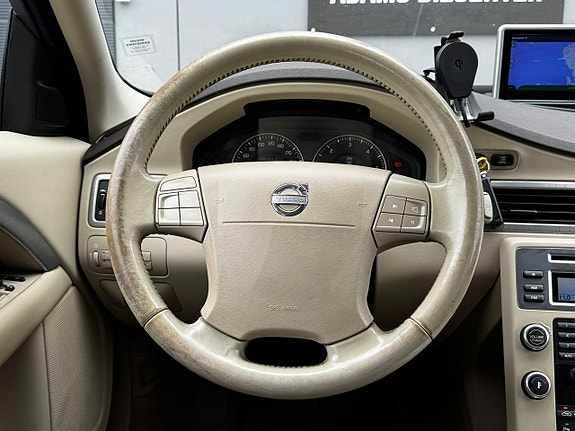 Volvo XC70 11 of 17