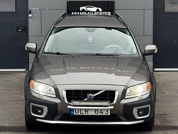 Volvo XC70 2 of 5