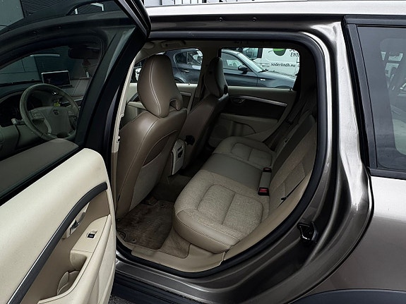Volvo XC70 17 of 17