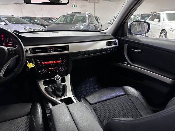 BMW 318d 14 of 18